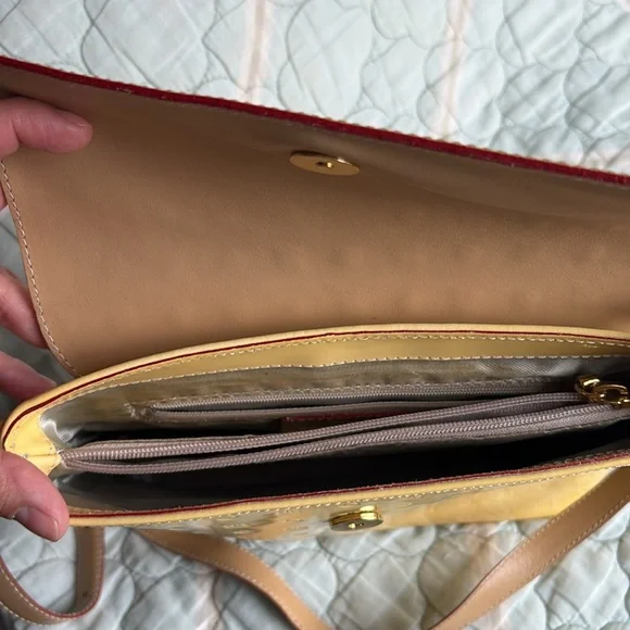 Arcadia patent leather yellow shoulder bag - Picture 7 of 12